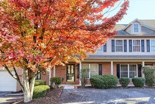 523 Northstar Dr in Harrisburg, PA - Building Photo