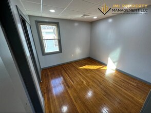 67 Boutwell St, Unit 3W in Fall River, MA - Foto de edificio - Building Photo