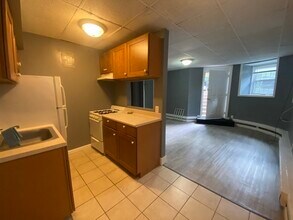 1064 Beacon St, Unit B in Brookline, MA - Building Photo - Building Photo