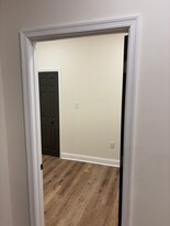 137 W Washington Ln in Philadelphia, PA - Building Photo