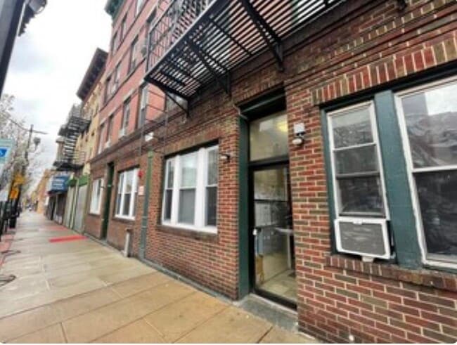 property at 1513 Summit Ave
