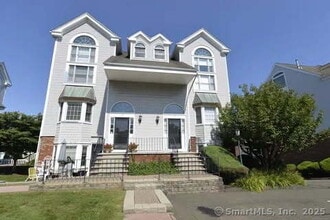 130 Deer Hill Ave in Danbury, CT - Building Photo - Building Photo