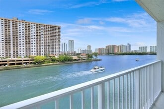 4000 NE 169th St in North Miami Beach, FL - Building Photo - Building Photo