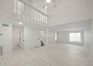 11650 Village Pl Dr in Houston, TX - Foto de edificio - Building Photo