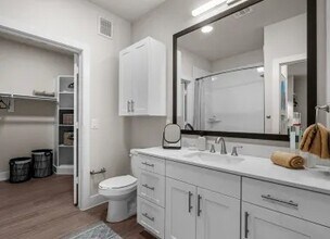 940 W Bay Area Blvd in Webster, TX - Building Photo - Building Photo