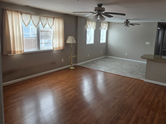 40 N Main St in Monroe, NJ - Foto de edificio - Building Photo