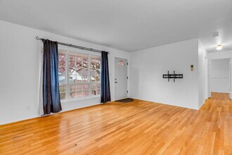 12620 SW 12th St in Beaverton, OR - Building Photo - Building Photo