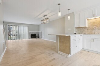 335 Monticello Dr, Unit 1D in Branford, CT - Building Photo - Building Photo