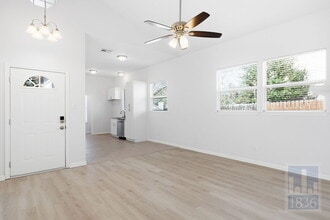 2104 Cervin Blvd in Austin, TX - Building Photo - Building Photo