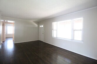 7127 Reeds Rd in Overland Park, KS - Building Photo - Building Photo