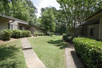 Swanbrook Manor Apartments in Fayetteville, GA - Building Photo - Building Photo