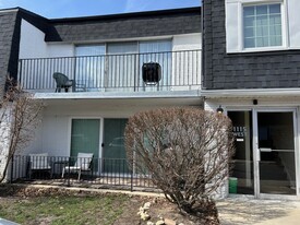 1115 Royal St George Dr, Unit 104 in Naperville, IL - Building Photo