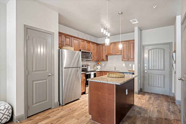 Lake Villas Apartments in Granbury, TX - Foto de edificio - Building Photo