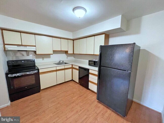 9 Avon Dr-Unit -C in East Windsor, NJ - Building Photo - Building Photo