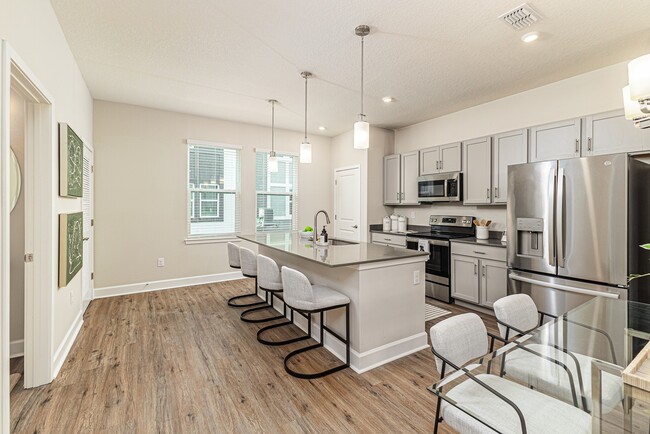 Monterey Townhomes in Tampa, FL - Building Photo - Building Photo