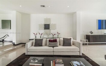 3020 Brickell Ave in Miami, FL - Foto de edificio - Building Photo