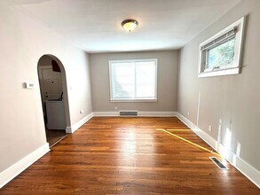 536 E Jarvis Ave in Hazel Park, MI - Foto de edificio - Building Photo