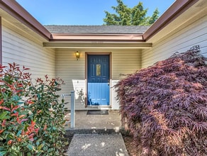1744 Sandpiper Dr in Medford, OR - Building Photo - Building Photo