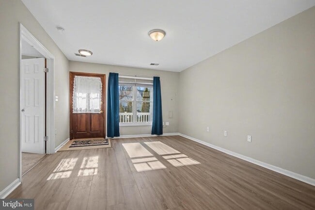 property at 934 Riversedge Cir