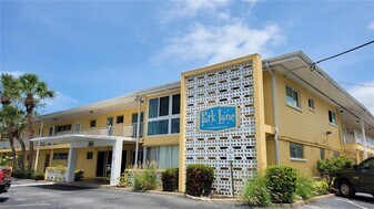 2155 Wood St in Sarasota, FL - Building Photo