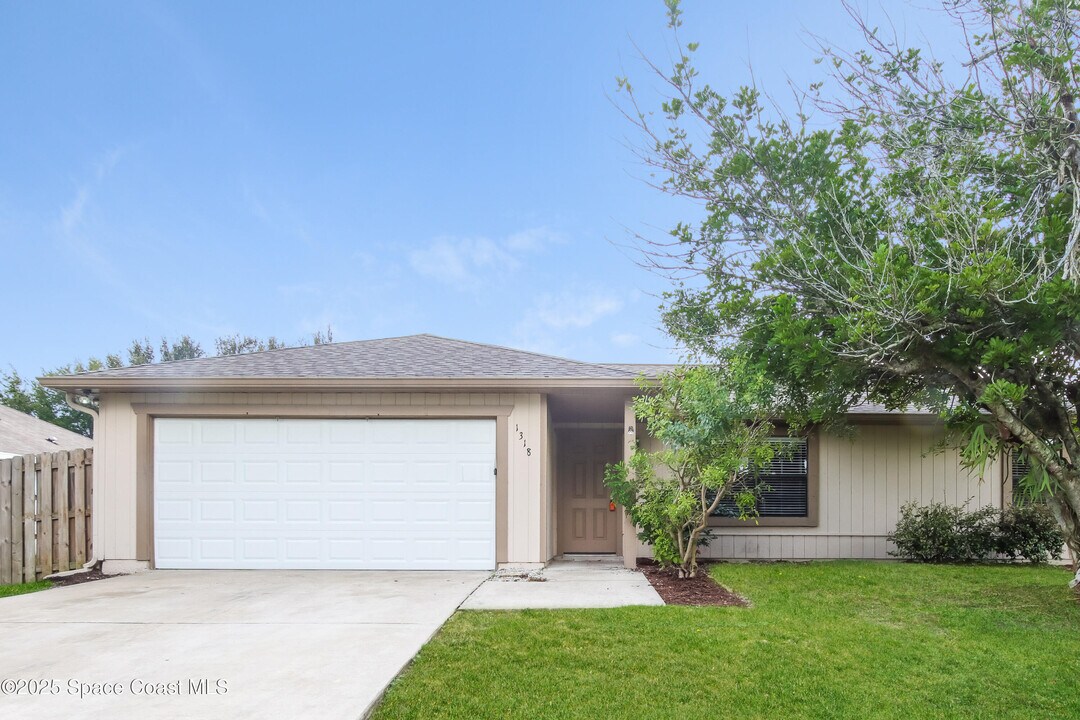 1318 Sandusky St SE in Palm Bay, FL - Building Photo