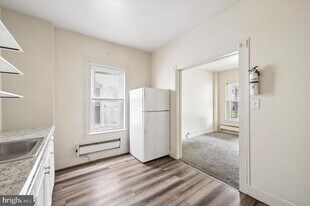 13 E 21st St in Chester, PA - Building Photo