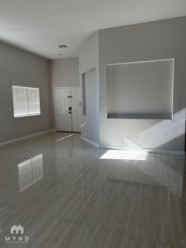 6712 Donna St in North Las Vegas, NV - Foto de edificio - Building Photo
