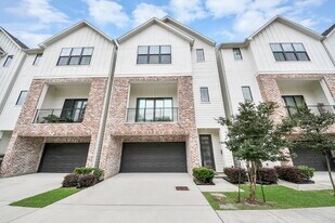 2114 Stuart St in Houston, TX - Building Photo