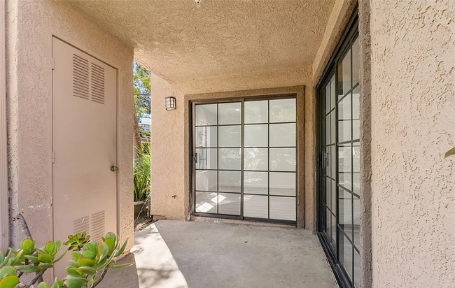 property at 1046 Calle Del Cerro