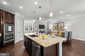 722 Crown Park Ave in Gaithersburg, MD - Building Photo - Building Photo