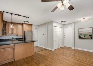 420 W Aldine Ave, Unit 401 in Chicago, IL - Building Photo - Building Photo