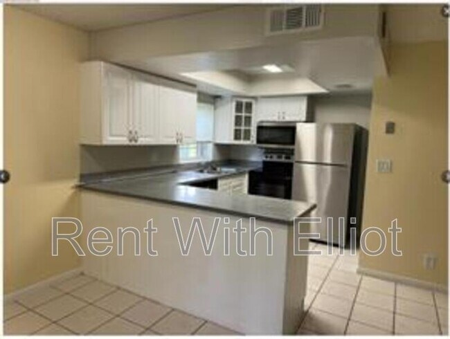 property at 25 Laredo Pl