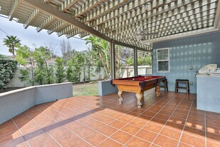 5907 Yarmouth Ave in Encino, CA - Building Photo