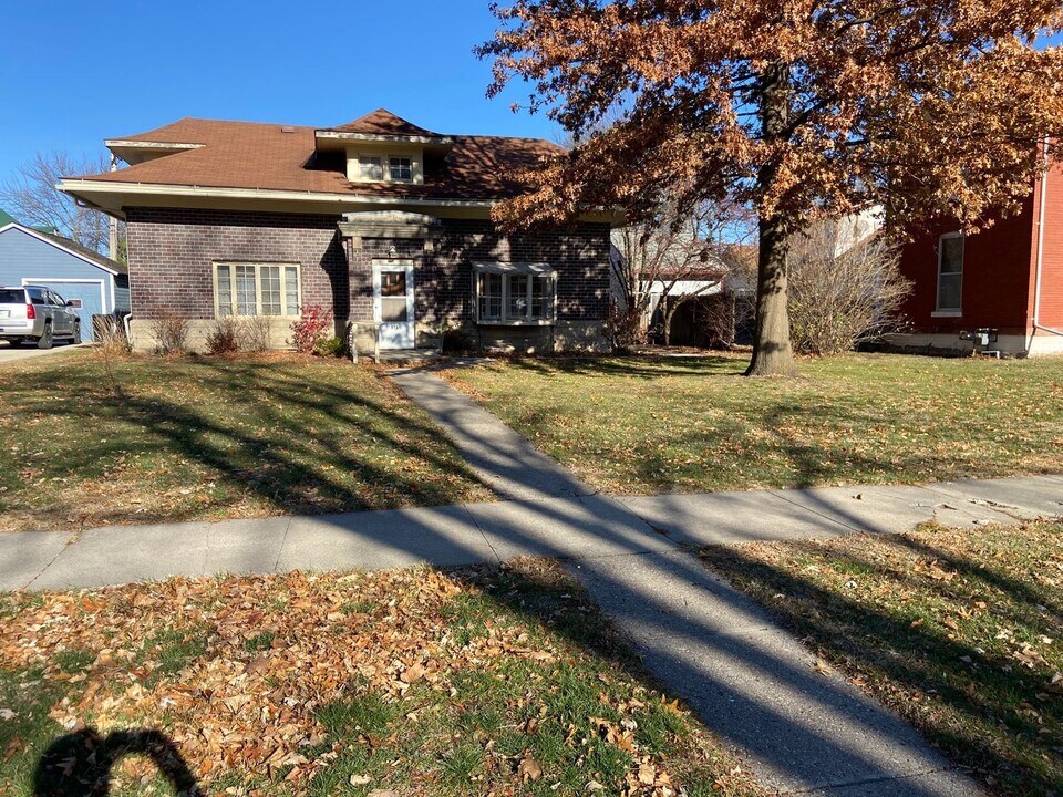 815 Division St Photo