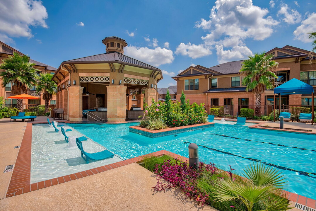 Grand Fountain in Richmond, TX - Foto de edificio