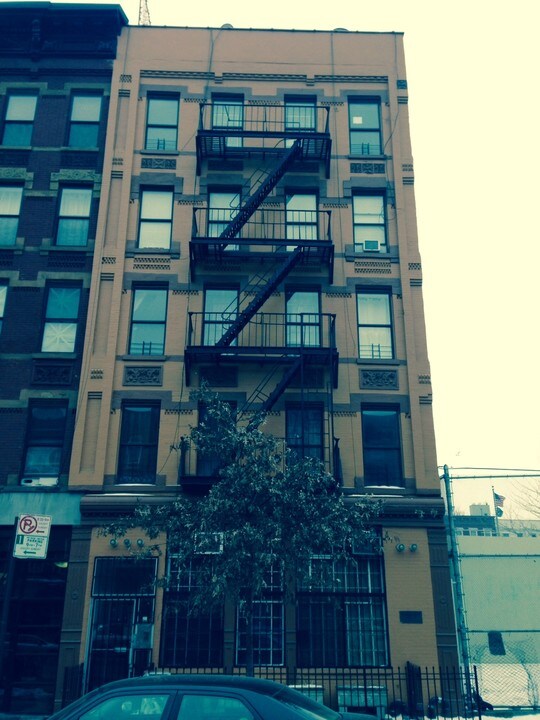 170 E 106th St in New York, NY - Foto de edificio