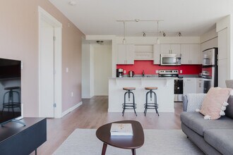 330 3rd Ave W in Seattle, WA - Building Photo - Building Photo
