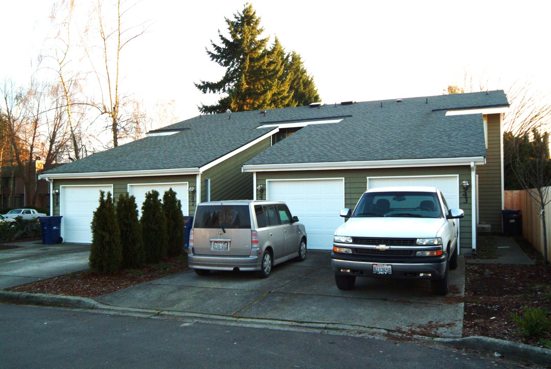 943 26th Pl NE in Auburn, WA - Building Photo