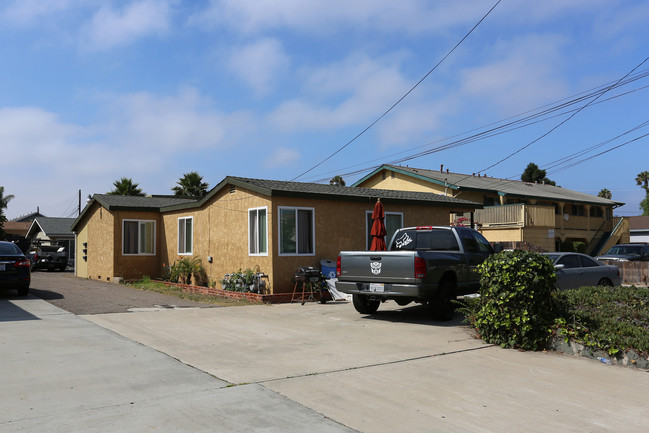 1463-1471 Holly Ave in Imperial Beach, CA - Building Photo - Building Photo