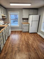 7 Western Ave in Hampden, ME - Building Photo