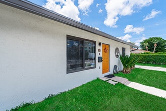 2015 Wilkins Ave in West Palm Beach, FL - Foto de edificio - Building Photo