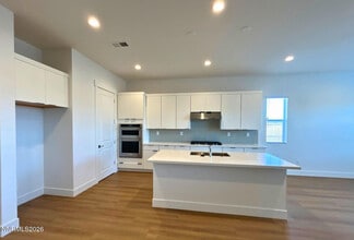 7328 Oakmont Ln in Sparks, NV - Building Photo - Building Photo