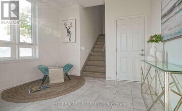 2 Chicago Ln in Markham, ON - Building Photo - Building Photo
