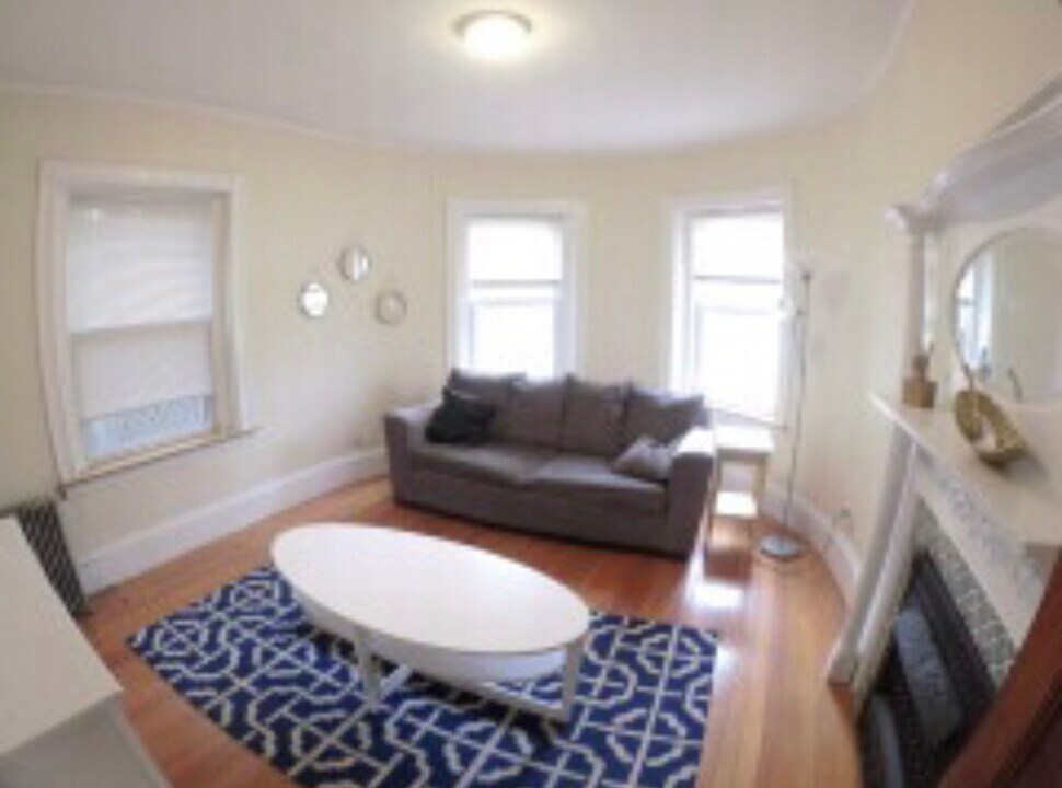 60 High St in Brookline, MA - Building Photo