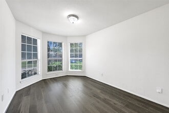 11927 Shallow Oaks Dr in Houston, TX - Building Photo - Building Photo