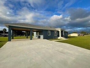 2210 Tomberlin Grove Ln in Plant City, FL - Building Photo - Building Photo
