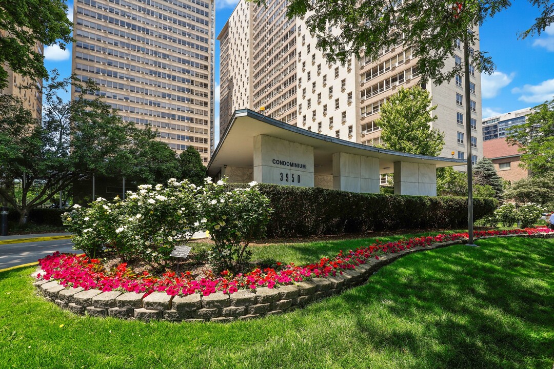 3950 N Lake Shore Dr, Unit #2222 in Chicago, IL - Foto de edificio