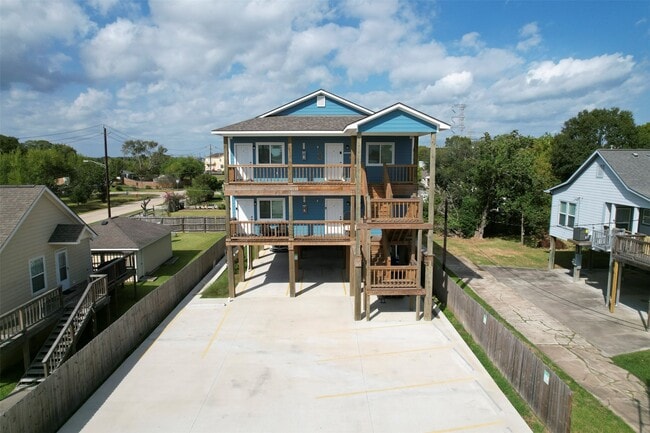 property at 175 W 6th St