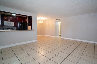 4160 NW 21st St, Unit 228-D in Lauderhill, FL - Building Photo - Building Photo