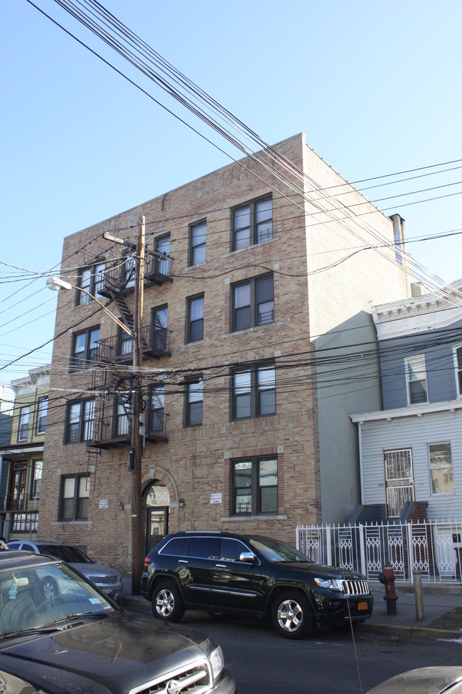 3750 Olinville Ave in Bronx, NY - Building Photo - Building Photo